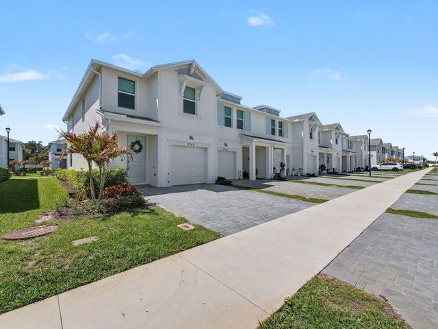 5747 SE Edgewater Circle, Stuart, FL 34997