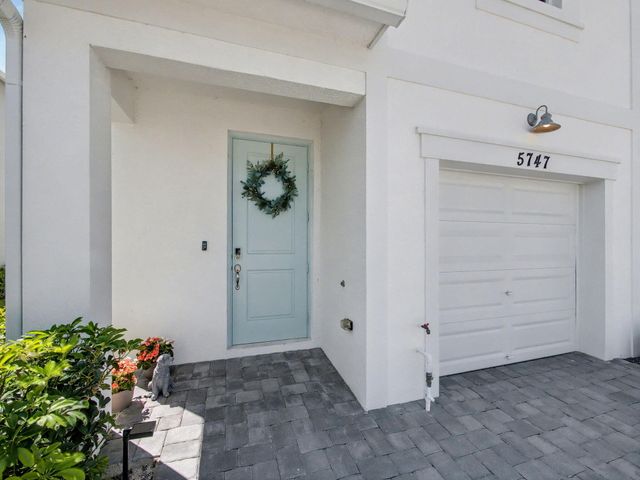 5747 SE Edgewater Circle, Stuart, FL 34997