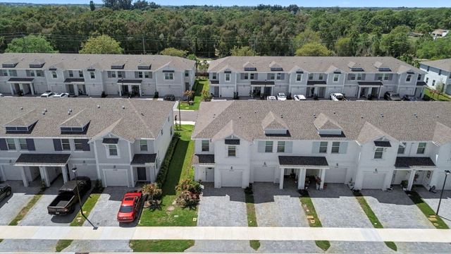 5747 SE Edgewater Circle, Stuart, FL 34997