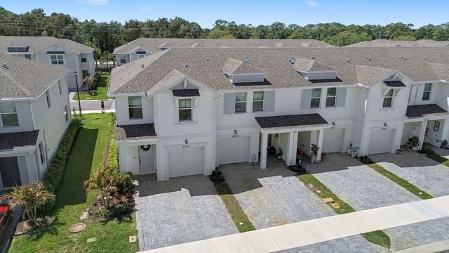 5747 SE Edgewater Circle, Stuart, FL 34997