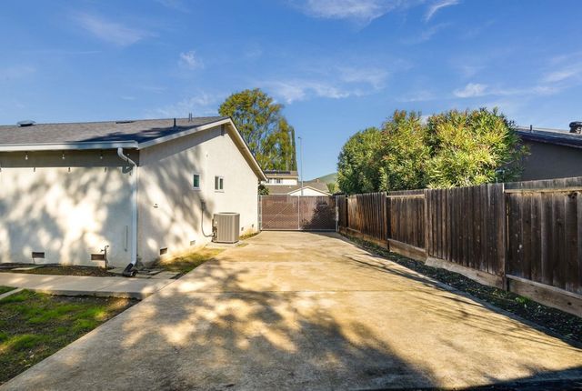 4770 Olive Dr, Concord, CA 94521