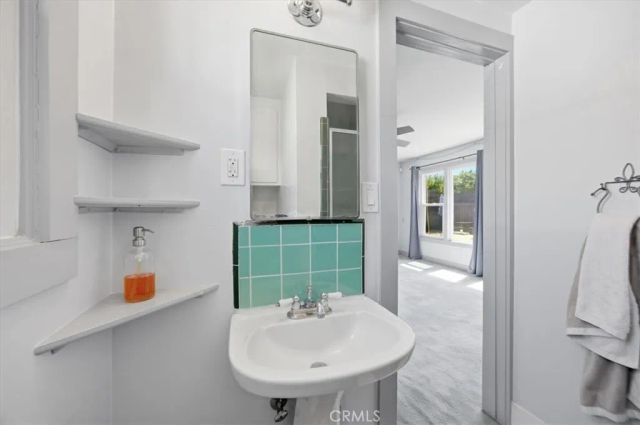 2724 Barry Avenue, Los Angeles, CA 90064