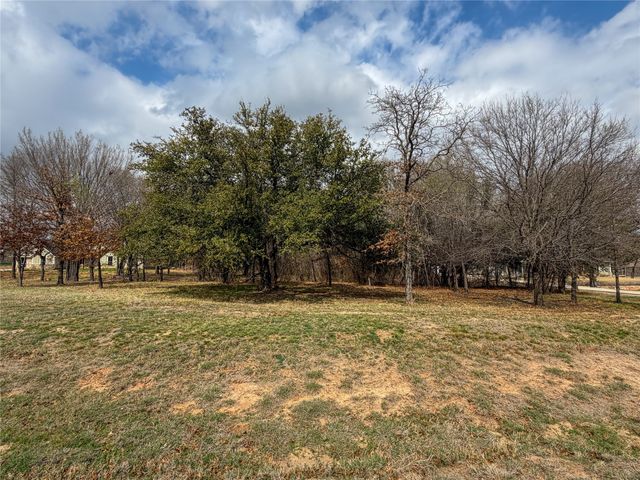 1120 Paradise Parkway, Poolville, TX 76487