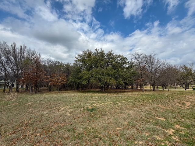 1120 Paradise Parkway, Poolville, TX 76487