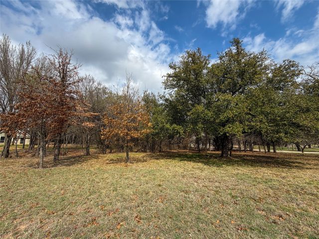 1120 Paradise Parkway, Poolville, TX 76487