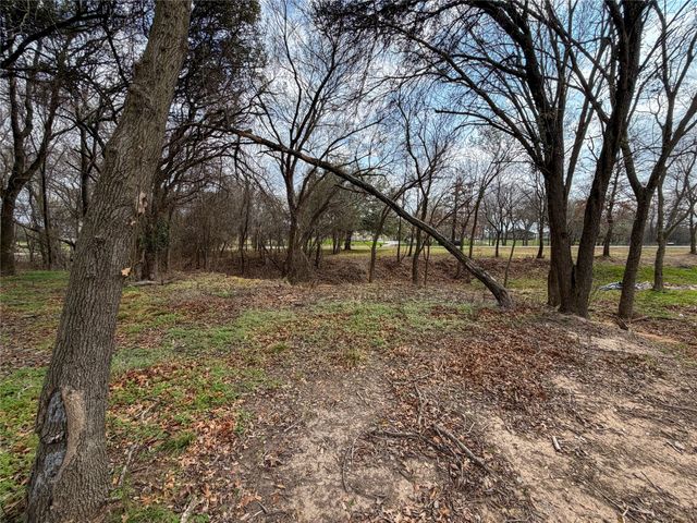 1120 Paradise Parkway, Poolville, TX 76487