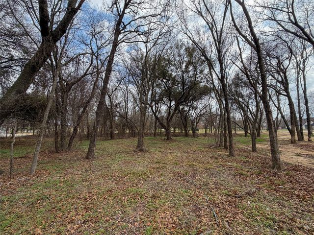 1120 Paradise Parkway, Poolville, TX 76487