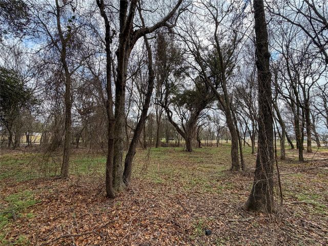 1120 Paradise Parkway, Poolville, TX 76487