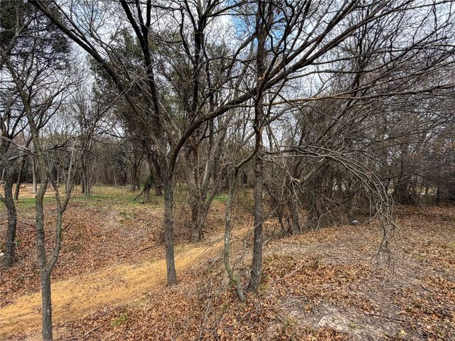 1120 Paradise Parkway, Poolville, TX 76487