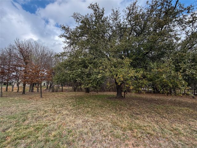 1120 Paradise Parkway, Poolville, TX 76487