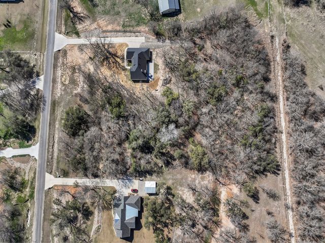 1120 Paradise Parkway, Poolville, TX 76487