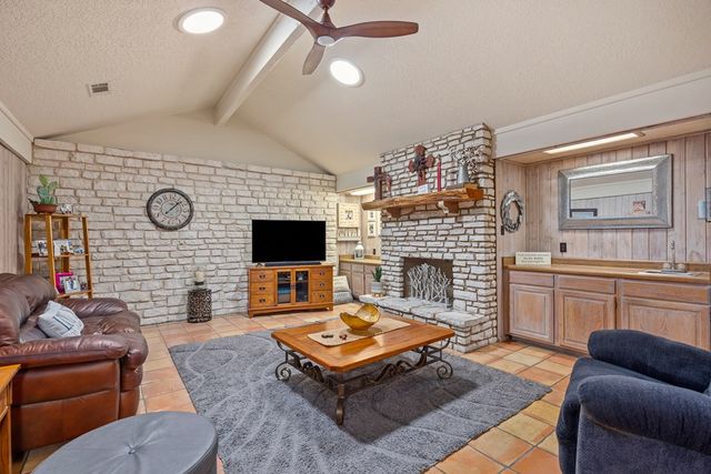 2329 Rock Creek Dr, Kerrville, TX 78028