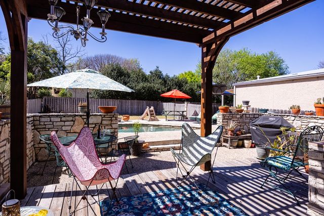 2329 Rock Creek Dr, Kerrville, TX 78028