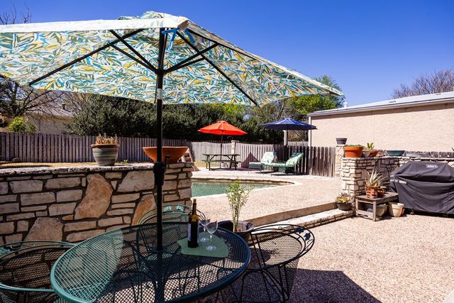 2329 Rock Creek Dr, Kerrville, TX 78028