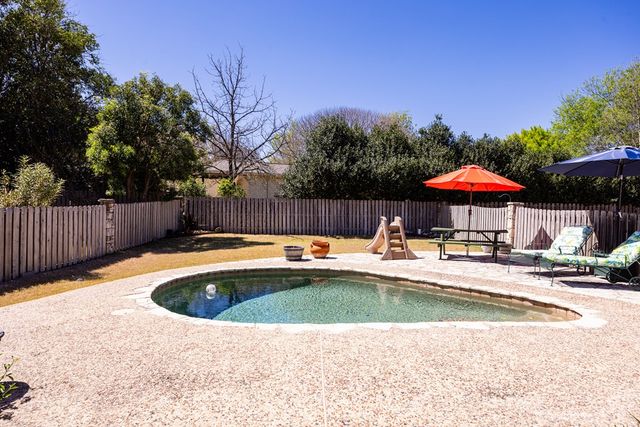 2329 Rock Creek Dr, Kerrville, TX 78028