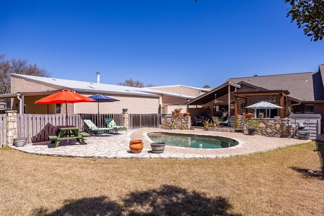 2329 Rock Creek Dr, Kerrville, TX 78028