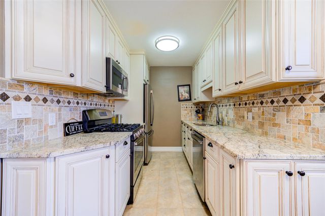 15 Bryant crescent 1k, White Plains, NY 10605