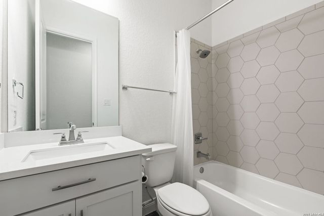 8928 WHIMSEY RDG, Fair Oaks Ranch, TX 78015