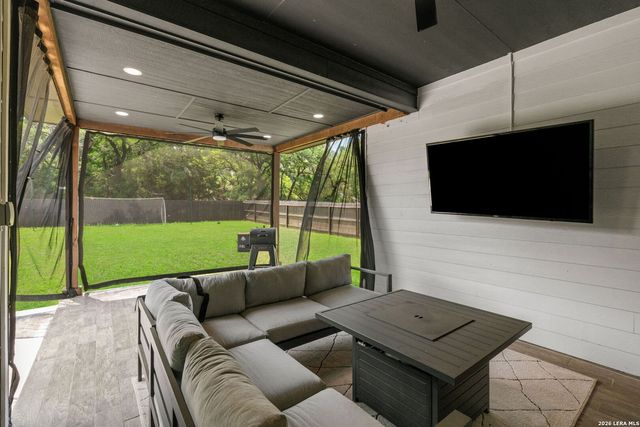 8928 WHIMSEY RDG, Fair Oaks Ranch, TX 78015