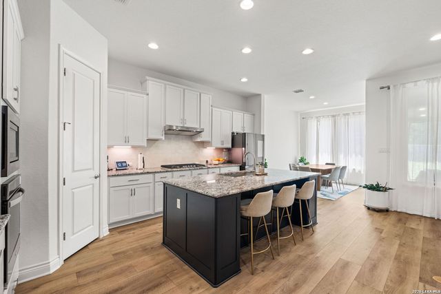 8928 WHIMSEY RDG, Fair Oaks Ranch, TX 78015