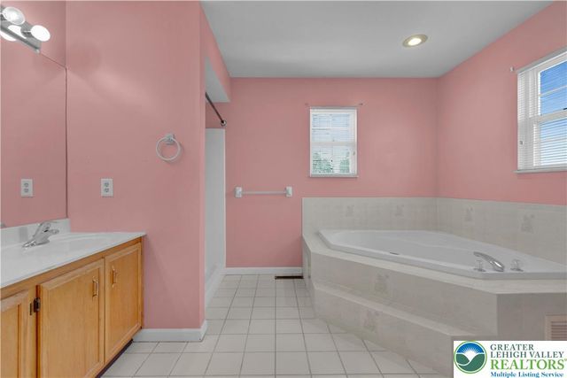 4442 Lenox Drive, Hanover Twp, PA 18017