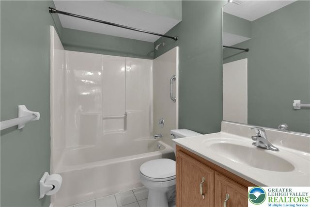 4442 Lenox Drive, Hanover Twp, PA 18017