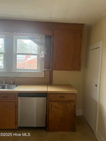 1319 E 14th Street, Greenville, NC 27858