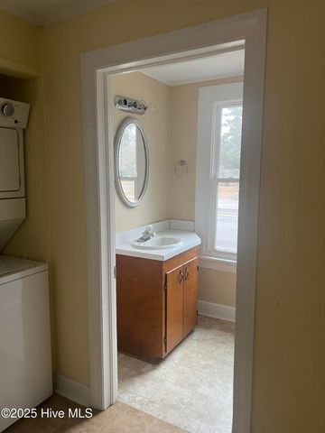 1319 E 14th Street, Greenville, NC 27858