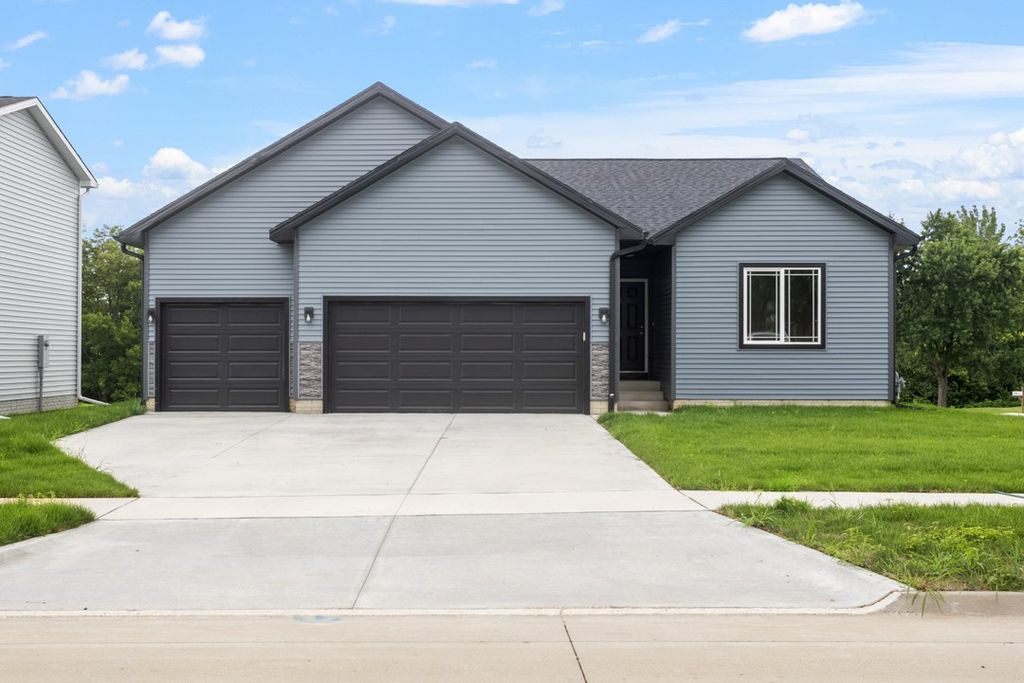 500 Ironwood Avenue, Woodward, IA 50276