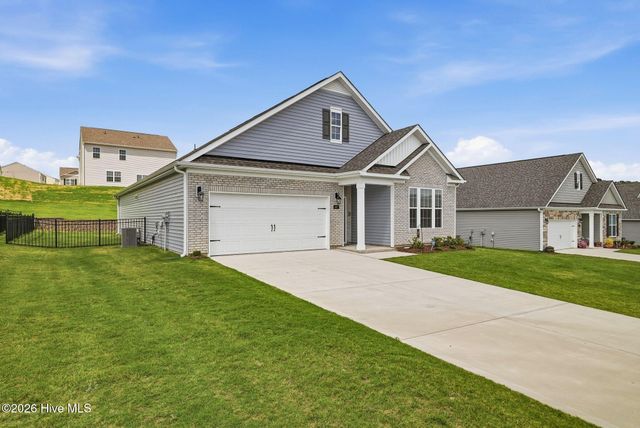 607 Pine Dune Lane, Aberdeen, NC 28315
