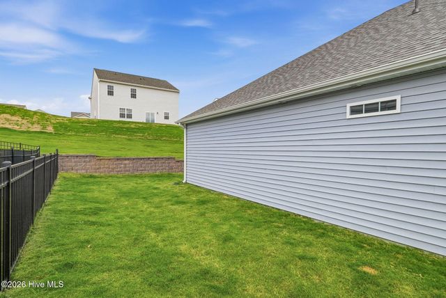 607 Pine Dune Lane, Aberdeen, NC 28315
