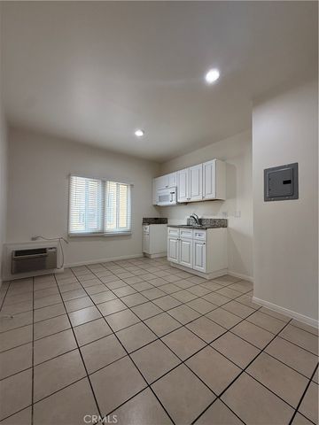 1085 Hoffman Avenue 10, Long Beach, CA 90813