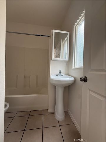 1085 Hoffman Avenue 10, Long Beach, CA 90813