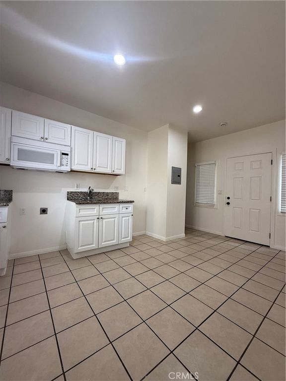 1085 Hoffman Avenue 10, Long Beach, CA 90813