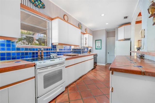 111 Salamanca Ave, Coral Gables, FL 33134