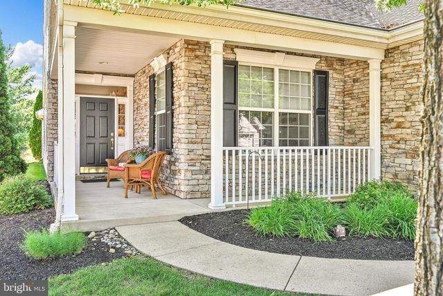 1546 EMERSON DR, Mount Joy, PA 17552