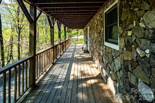 239 Dutch Treat Road, Banner Elk, NC 28504