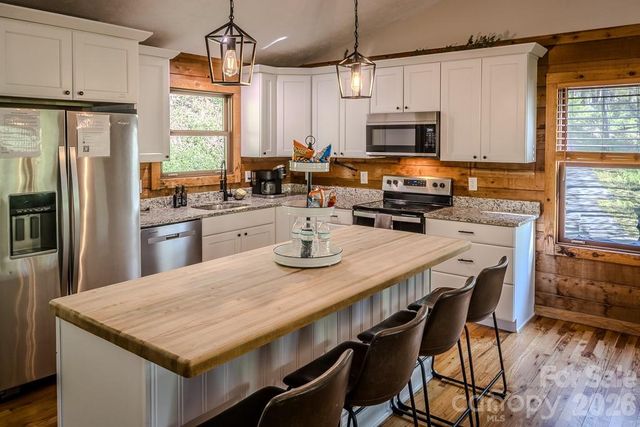 239 Dutch Treat Road, Banner Elk, NC 28504