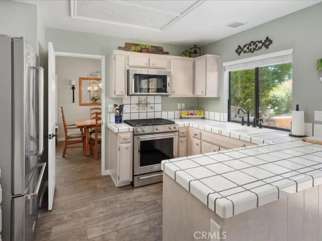 22648 Oxford, Saugus, CA 91350