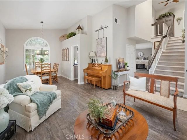 22648 Oxford, Saugus, CA 91350
