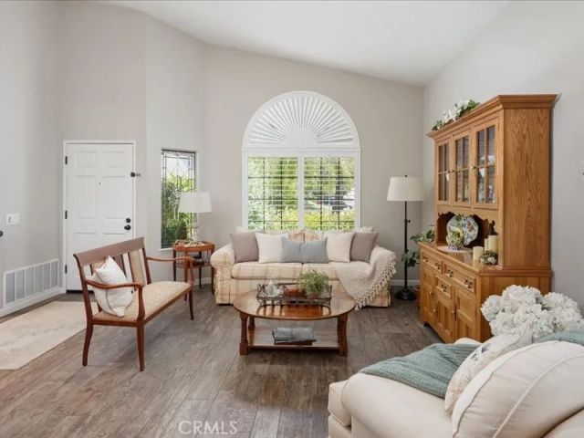 22648 Oxford, Saugus, CA 91350