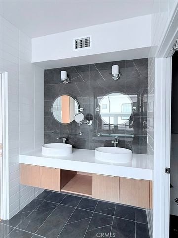 1729 S Barrington 3, Los Angeles, CA 90025