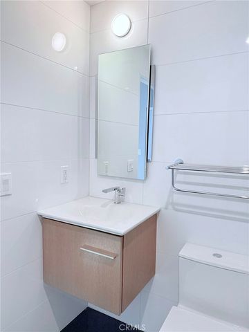 1729 S Barrington 3, Los Angeles, CA 90025