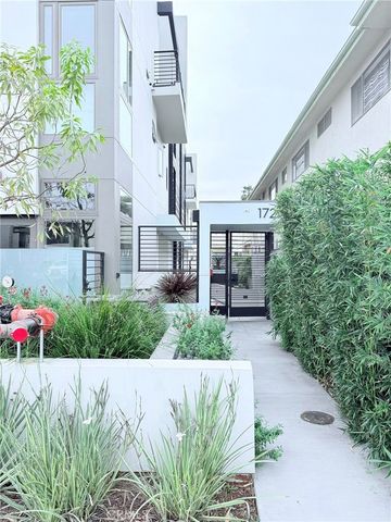 1729 S Barrington 3, Los Angeles, CA 90025