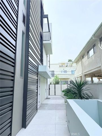 1729 S Barrington 3, Los Angeles, CA 90025