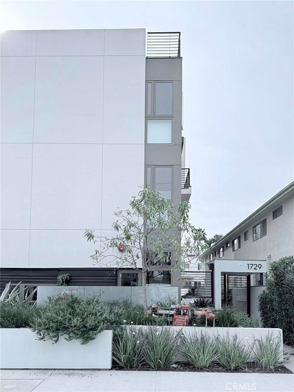 1729 S Barrington 3, Los Angeles, CA 90025