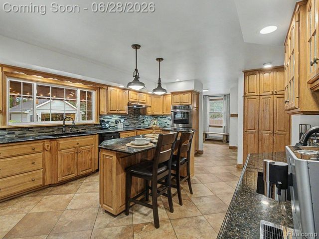 1010 Genesee Drive, Royal Oak, MI 48073