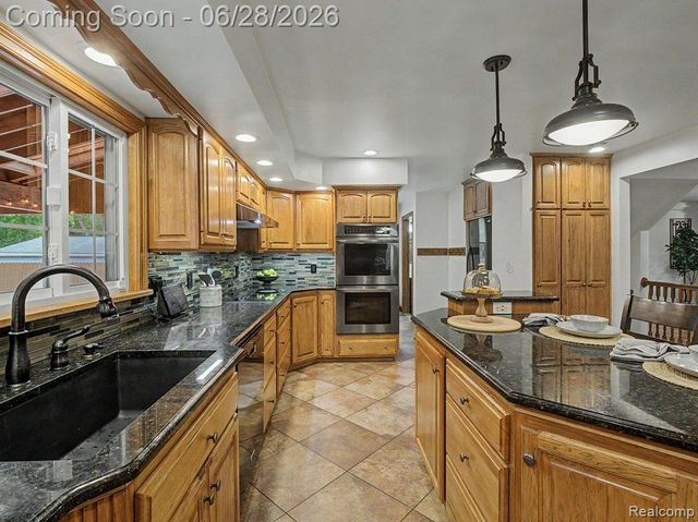 1010 Genesee Drive, Royal Oak, MI 48073