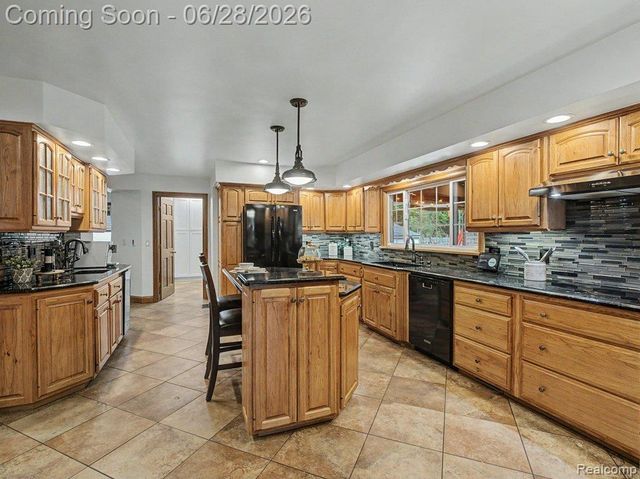 1010 Genesee Drive, Royal Oak, MI 48073
