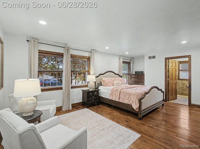 1010 Genesee Drive, Royal Oak, MI 48073
